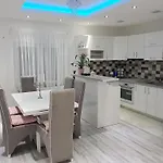 Tt Stan Na Dan Trn Apartment *