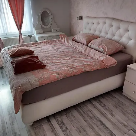 Apartment Tt Stan Na Dan Trn *