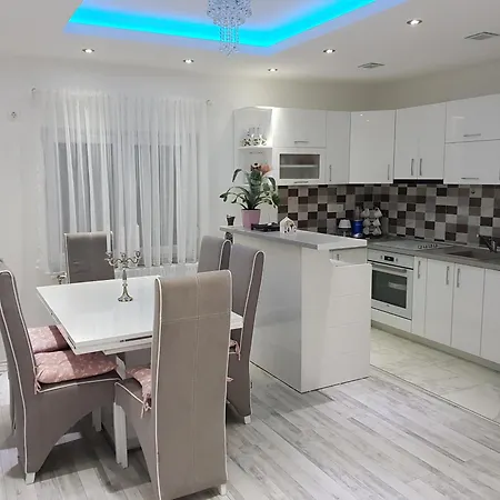 Tt Stan Na Dan Trn Apartment *