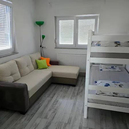 Tt Stan Na Dan Trn Apartment *